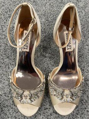 Elegant Badgley Mischka champagne beaded wedges